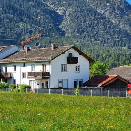 Apartamento Haus Kreuzeckwiese - Self Catering Garmisch-Partenkirchen